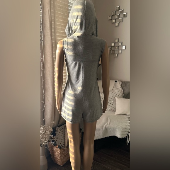BCBGeneration Gray Shorts Romper Size XXS - Picture 3 of 11